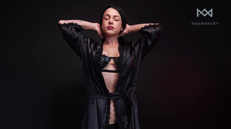 Angelmuscles: Lákaní hedvábných rób: Právě tolik, abyste milovali víc