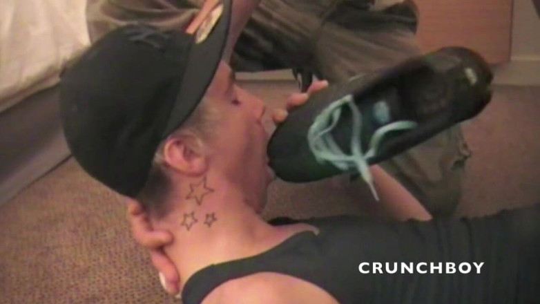 Crunch Boy: Flo fucke dby Enzo with sneakees humiliation at the hotel