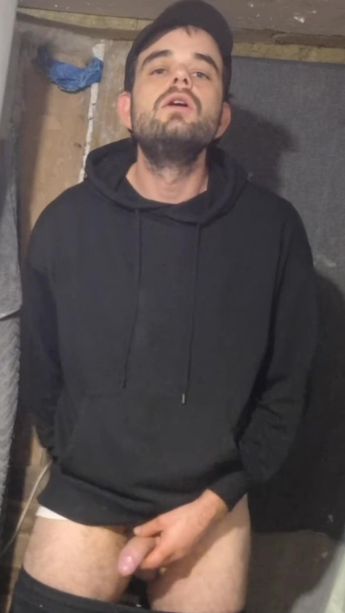 jerkofflover: Skater Ejakuluje V Opustenej Budove