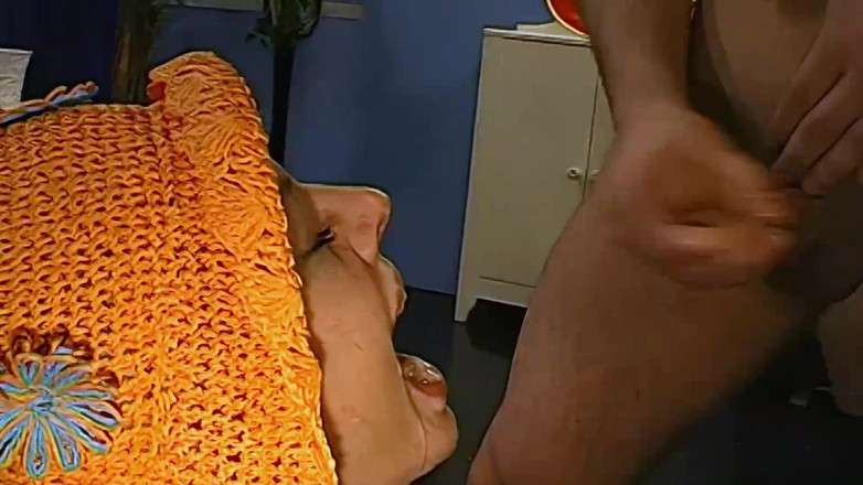 Gang Bang Germany: 在复古 Ggg john thompson 中交换精液和喜欢肛交的青少年