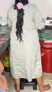 Saree của chị kế bị trượt chân trong nhà bếp - anh rể vắt kèn cô ấy trước khi buông tha