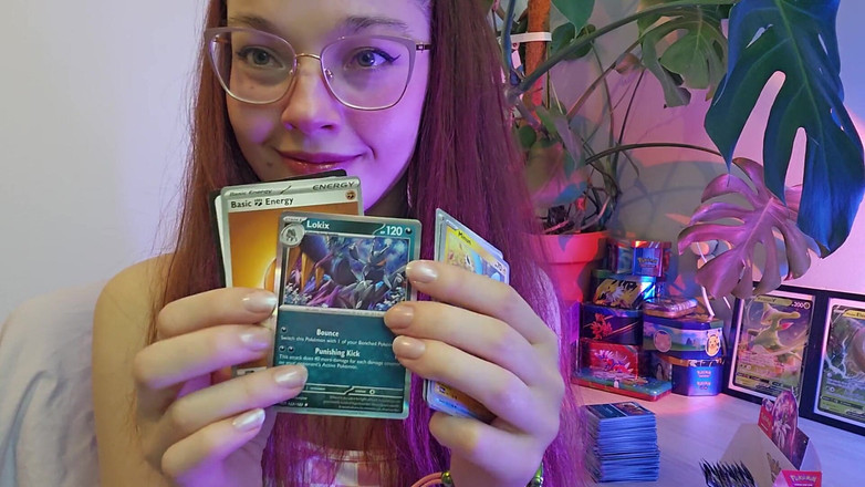 petitesubkitten: Asmr hračky tahá roztomilou zrzku