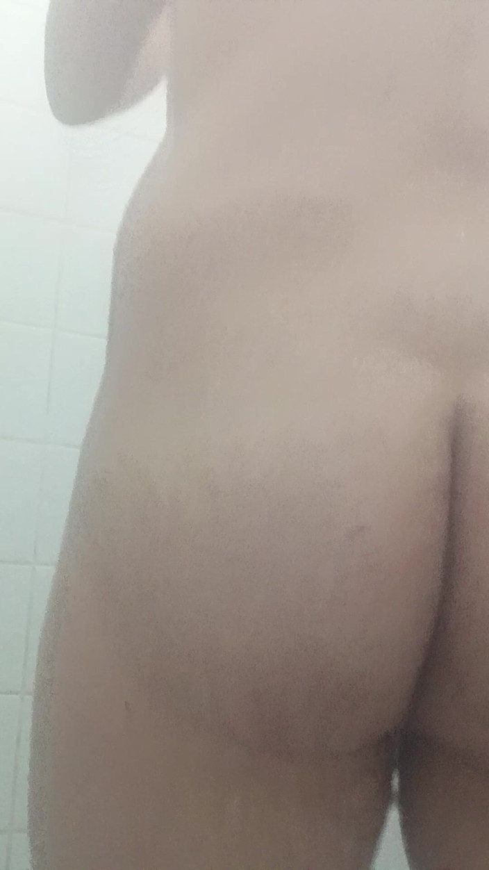 Oscar cor: Oscarcoronado86'nın duşta çok sert ve köpüklü bir yarakla emiyor