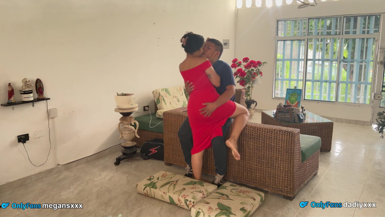 MeGanSxx: จัดฉากในห้องนั่งเล่นของบ้าน เย็ดกันมันส์มากเลย