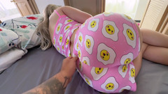 Sweetfantasy131: Minha meia-irmã e eu compartilhamos um quarto de hotel e...