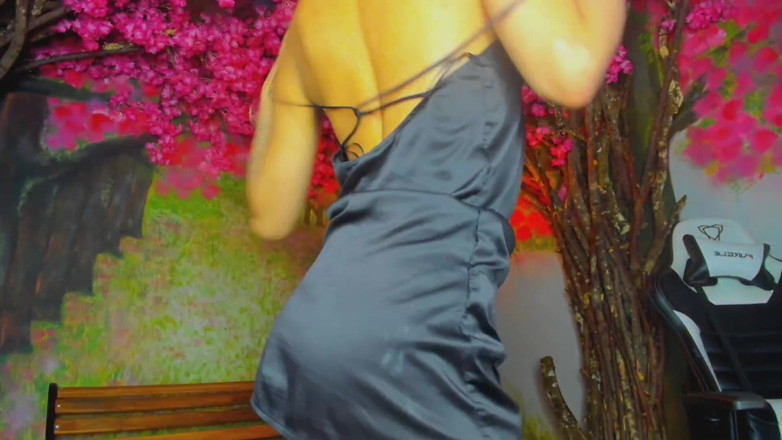 Lia Wood: Latina dengan rambut merah dan cermin mata mahu awak mengongkeknya...