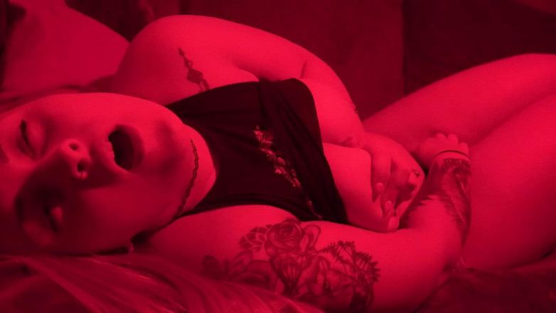 ChandlerKnight: Intenso assolo a luce rossa