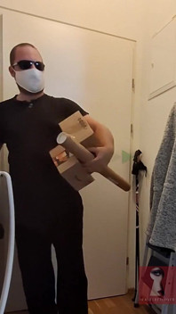 Ho aperto la porta per il ragazzo delle consegne... Ho finito per nel mio letto