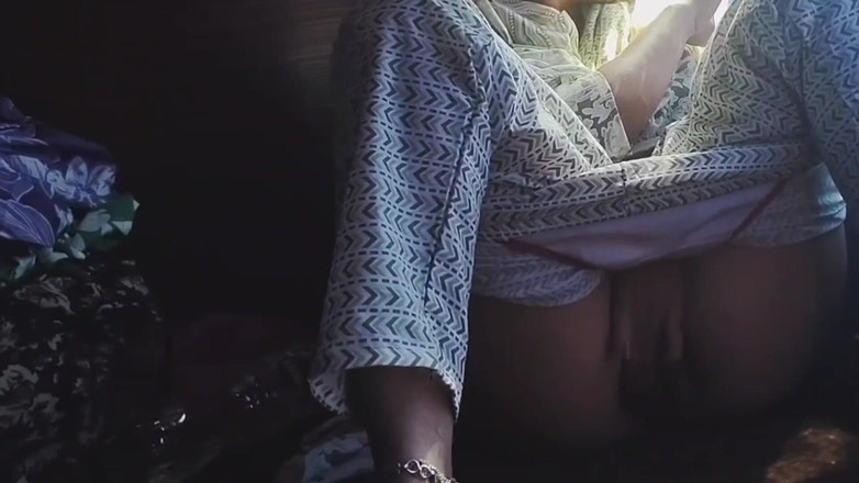 Khushboobhabi: Bhabhi udělala skvělý sex v autobuse