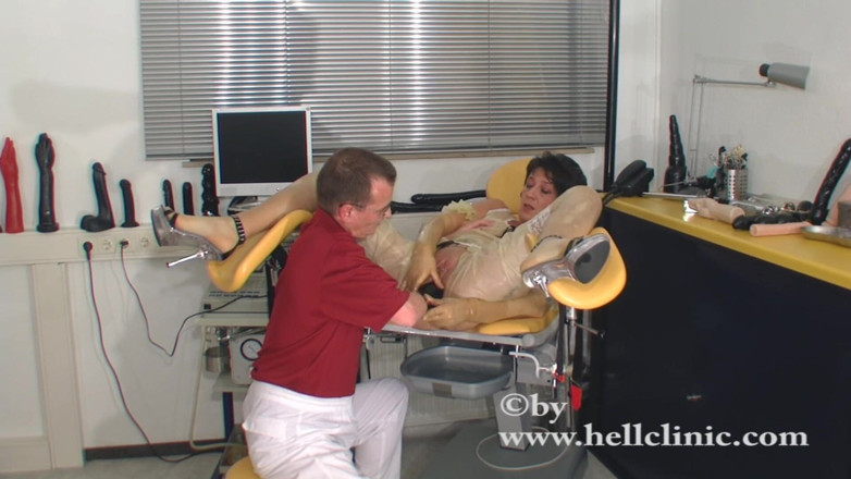 Rubber & Clinic Studio - 1ATOYS: Kinky anal fisting on the gynchair in latex