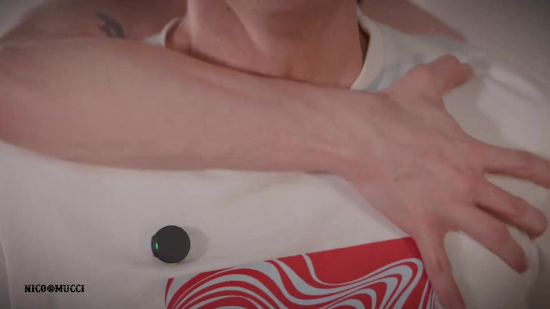 Nico Mucci: Ragazzo arrapato va a cagnolino, mettendo il mio grosso cazzo...