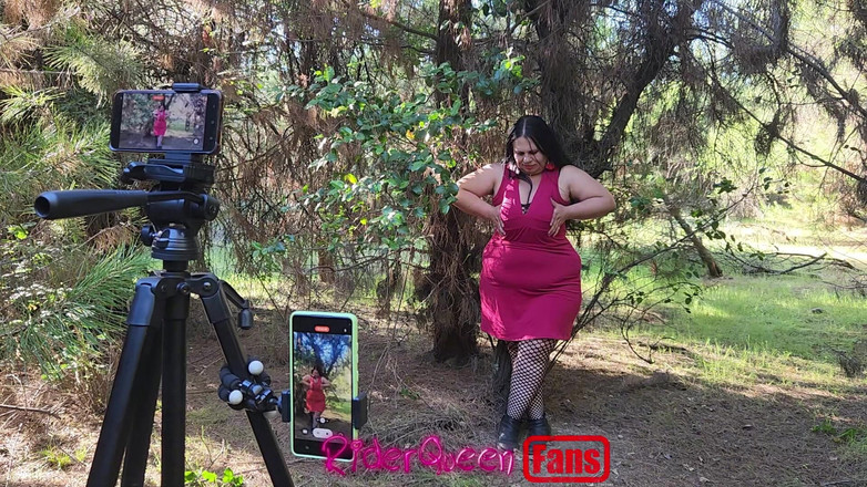 Riderqueen BBW Step Mom Latina Ebony: Riderqueen all'aperto: video per gli appassionati all'aperto