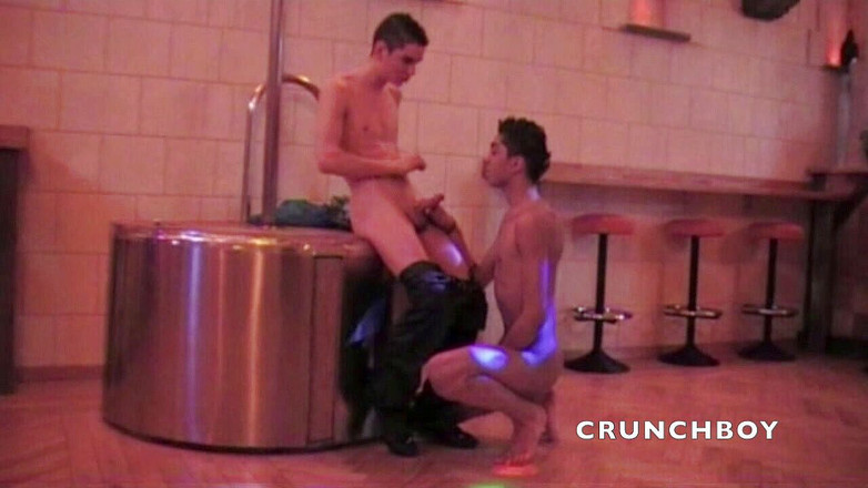 French Twinks Amator videos: Dvě francouzská dvojčata šukají v klubovém tanci