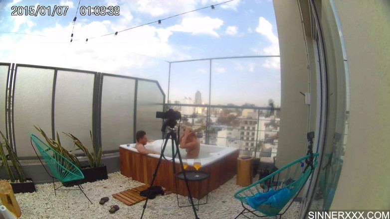 Sinners World: BTS cam - intensiver sex mit dem whirlpool auf dem dach