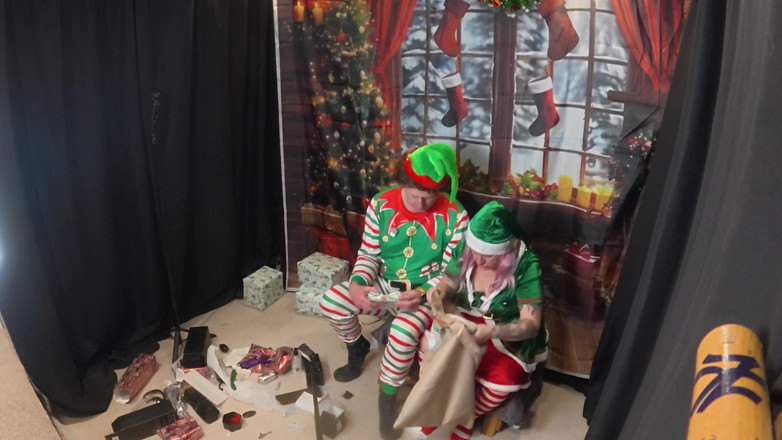 The Izars: 섹스 토이 선반에 있는 10일차 엘프