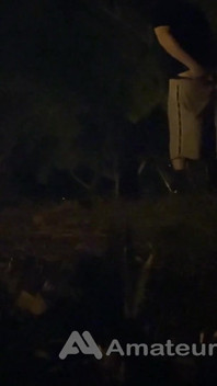 Amador Hetero Garoto Pego Mijando Em Um Parque, À Noite