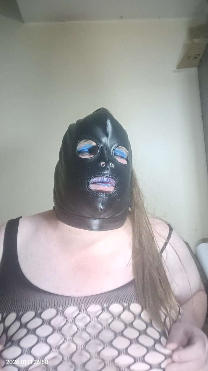 Stephanie-Nicole-TV: BBW TV Plays with Her Nipples Through Fishnet Body Stocking.