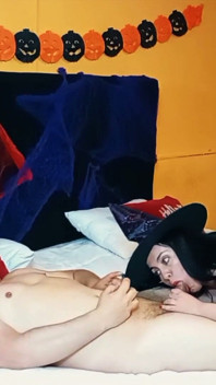 Halloween Fantasy: Pieprzyłem Macochę Przebraną Za Małą Czarownicę.