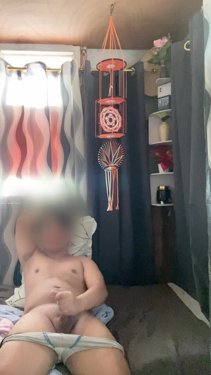 Usable satellite: Masturbacja podczas słuchania muzyki