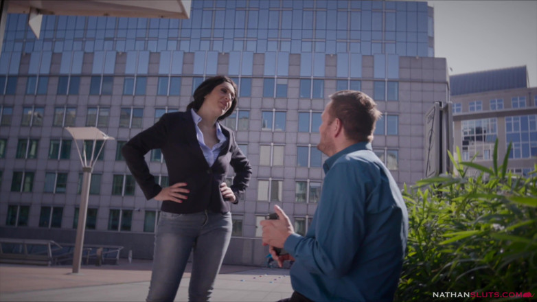 Nathansluts: Pulosul Ian Scott distruge curul managerului său cu țâțe mari, Eloa...