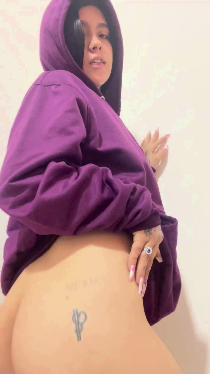Dalyla: Me Encanta Tocarme Y Chupárselo Ami Padrastro/ Pies Sucios