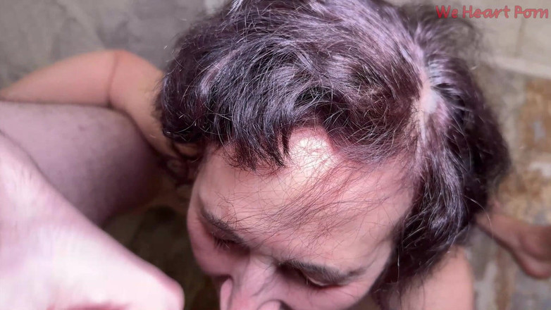 We heart Milfs: GILF berambut coklat dalam stoking merah dapat dubur MFM bertiga