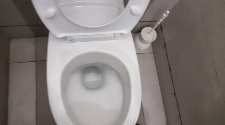 Bumba: In the Hotel Bathroom, Pissing Hot and Jerking off