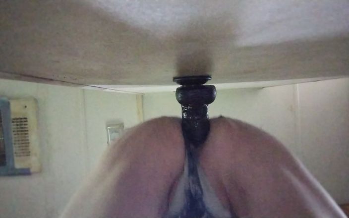 Sissy6868: Masturbation anale avec un gros gode noir
