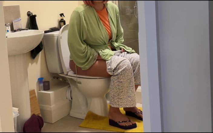 Emma Voyeur: Caught Step Mom Peeing:what Happens Next Will Surprise You