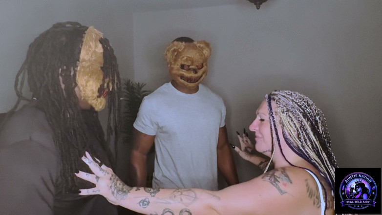 Auntie Nation: Livie Locks and the 2 Bears