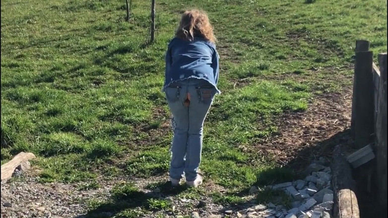 Dominatrix Frida: uski chhedi huee aur taitoo vaali choot ke saath aautdor...