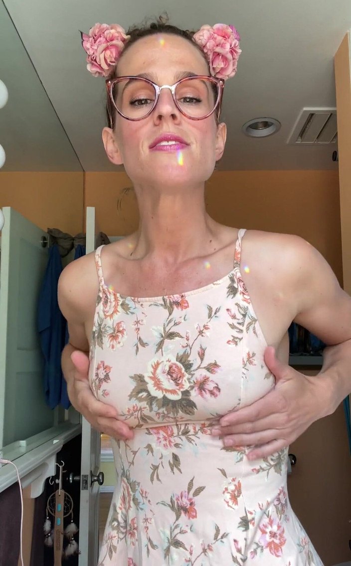 VibeWithMommy: Joi stiefmoeder wordt boos op je omdat je de grap...