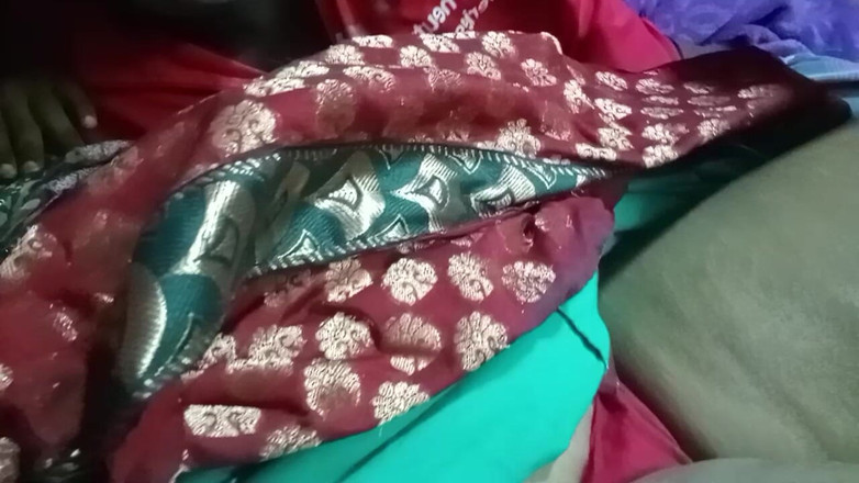 Tamil Anti Uma: Видео тетушки и курьера в ожидании дождя