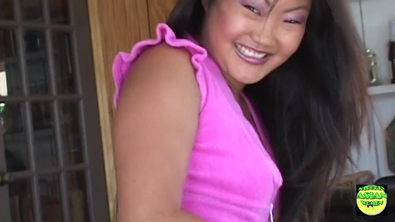 Naughty Asian Women: Глибокий заглот і її азіатську дупу лизали, Люсі Лі мокра і готова до анального сексу