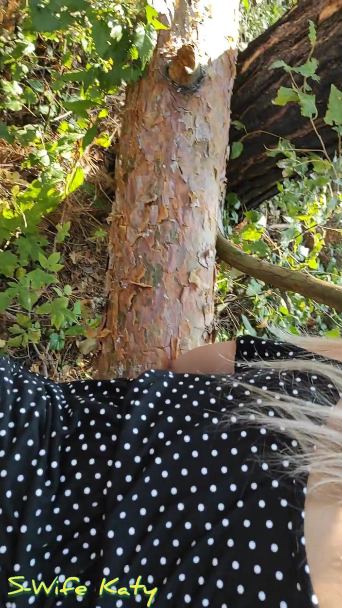 S-Wife Katy: 在户外操了一个裸体美女S-妻子kati