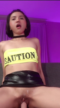 그녀의 보지를 따먹는 여친