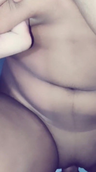 Desi Bhabhi浮気彼女の夫のための大きなコックにキッチン