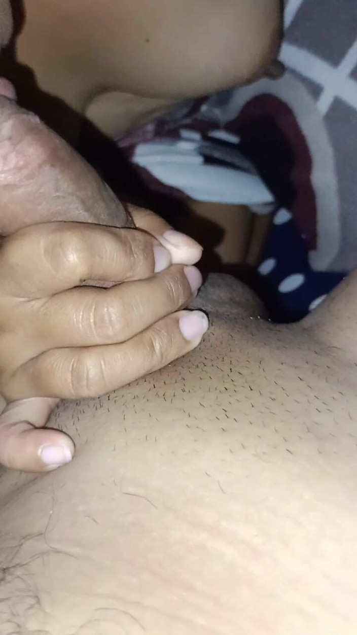 Viral Pinay Couple: Filipínská macecha je vyprstěná svým nevlastním synem a kouří mu