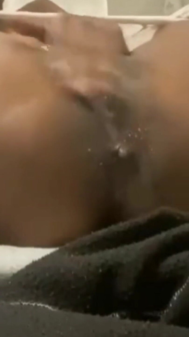 Squirting All Over (Sexy pussi)