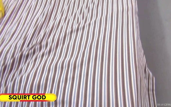 Squirt God: Ден закопує своє обличчя в пизду Емі, коли Наташа катається на ньому!