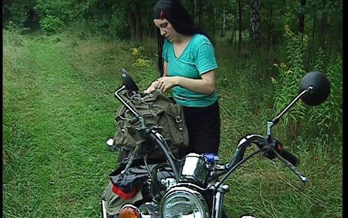 YOUR FIRST PORN: Biker-traum Alexis Macht Ein fotoshooting - Motorrijder droom Alexis doet een...