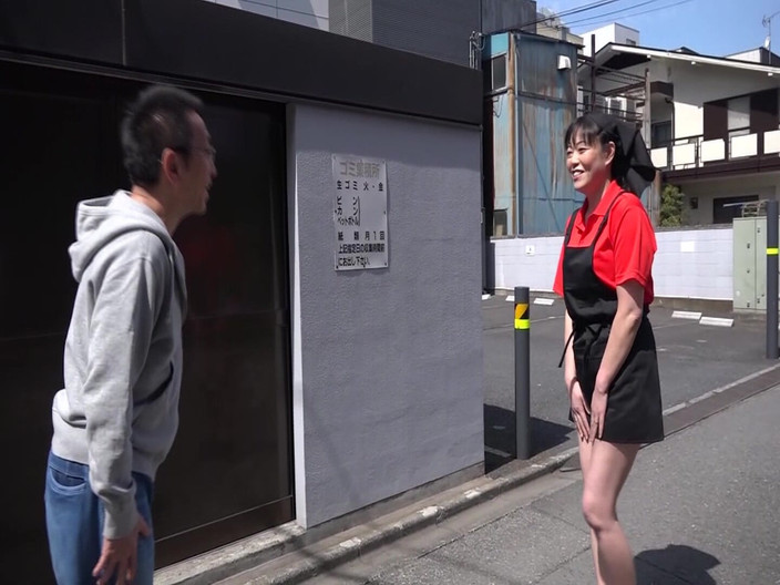 MBM3988: A Tall Mature Woman with Big Breasts Who Runs a...