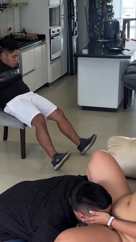 Suami cuckold menemui isterinya