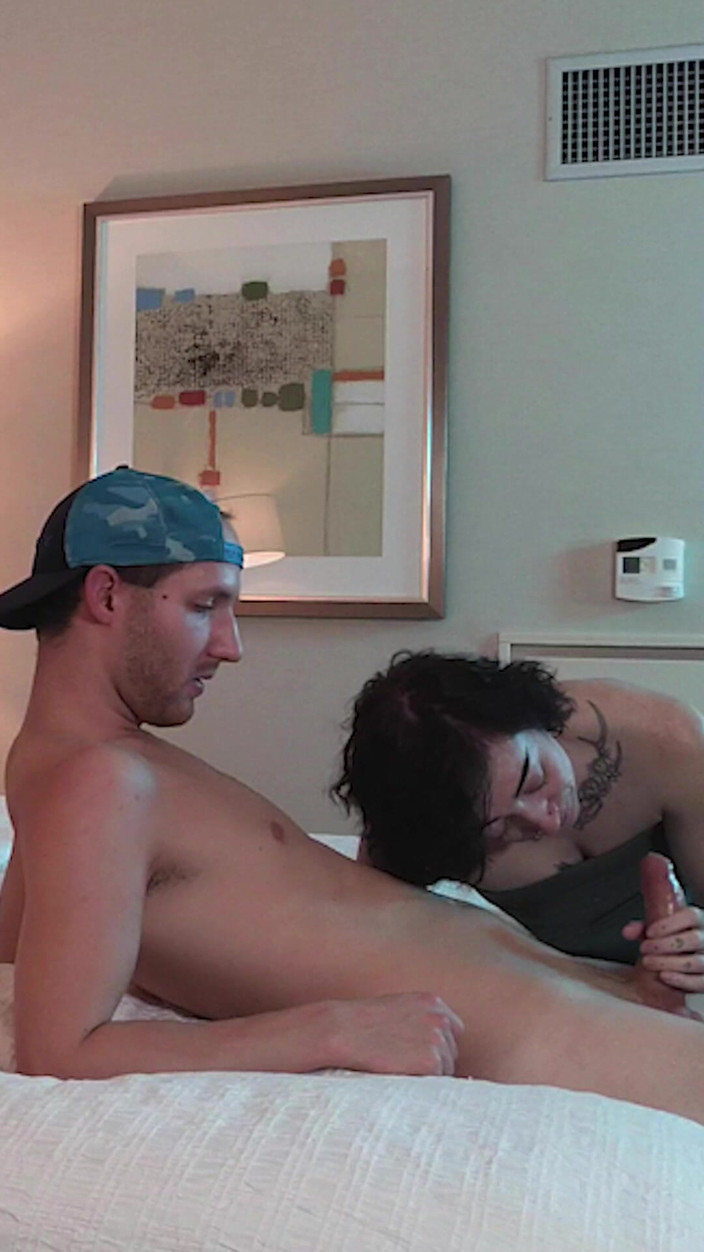 Hot Jake Grand: सुपर सेक्सी टैट वाली कमसिन चूस रही है - संकलन 12