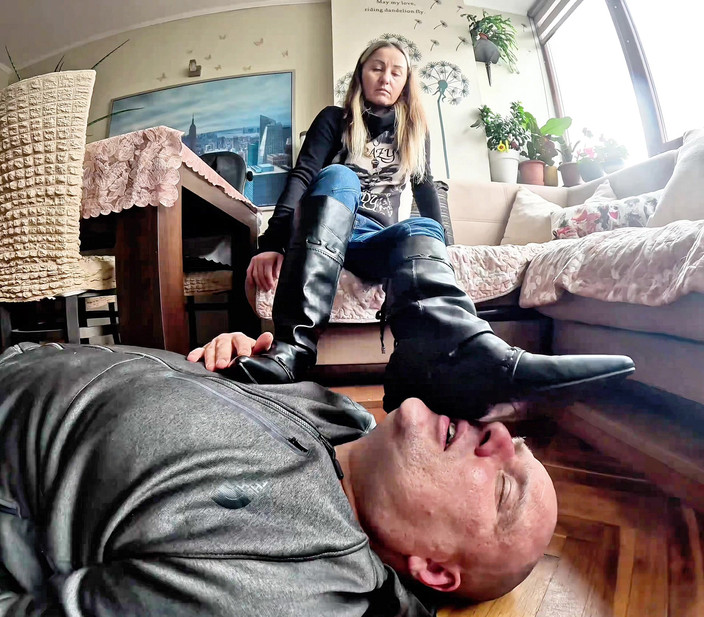 Mistressyammyboots: Die Sohlen Werden Nicht Verdient. Sie Werden Verehrt.