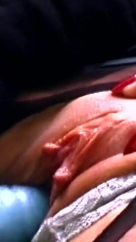 Prolapsul de rosebud al curvei mature după joacă cu jucărie