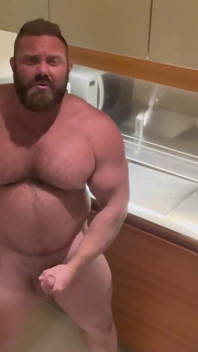 Velký muž Muscly má s tebou svoji cestu! Výstřik Konec