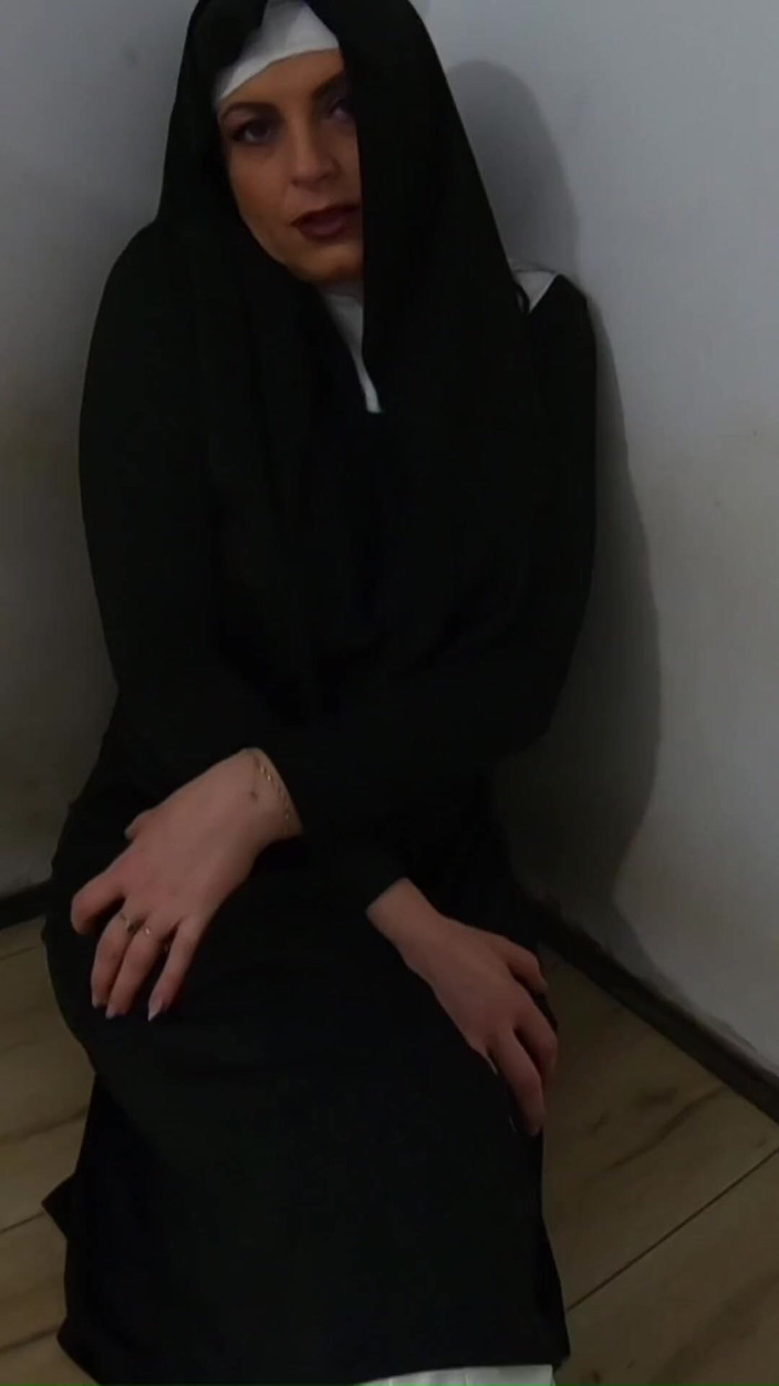 MilfyCalla: Compilație de fetiș cu costume - prințesă, vrăjitoare, călugăriță și mai mult