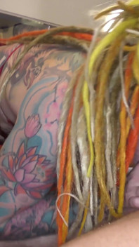Trzy duże titted milf uczestniczyć w Hardcore Gangbang