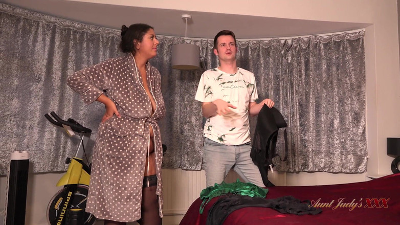 Aunt Judy's XXX: AuntjudysXXX - la formosa milf bbw cassy si scopa il suo...